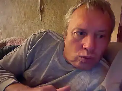 Snapshot of evulis1 chatting on 10/11/25, 09:35 evulis1 online show from 10/11/25, 09:35