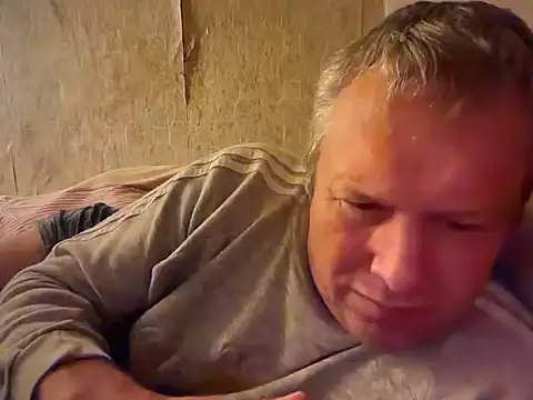 Snapshot of evulis1 chatting on 10/13/25, 07:58 evulis1 online show from 10/13/25, 07:58