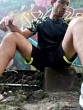 Snapshot of zamir_adam chatting on 10/19/25, 11:11 zamir adam online show from 10/19/25, 11:11