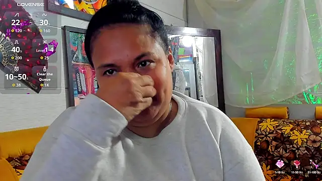 Girl luna  online show from 10/11/25, 05:33