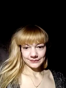 Snapshot of AliceSwan1122 chatting on 09/27/25, 11:32 AliceSwan1122 online show from 09/27/25, 11:32