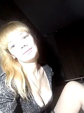 Snapshot of AliceSwan1122 chatting on 10/13/25, 08:53 AliceSwan1122 online show from 10/13/25, 08:53