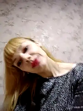 Snapshot of AliceSwan1122 chatting on 10/15/25, 03:56 AliceSwan1122 online show from 10/15/25, 03:56