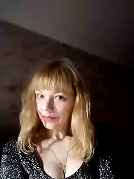 Snapshot of AliceSwan1122 chatting on 10/18/25, 09:04 AliceSwan1122 online show from 10/18/25, 09:04