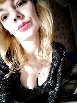 Snapshot of AliceSwan1122 chatting on 10/21/25, 10:21 AliceSwan1122 online show from 10/21/25, 10:21