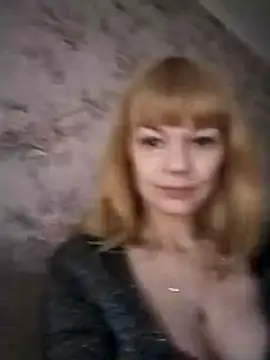 Snapshot of AliceSwan1122 chatting on 10/23/25, 11:24 AliceSwan1122 online show from 10/23/25, 11:24