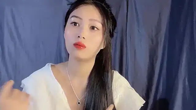 Snapshot of Lyly4757 chatting on 09/23/25, 10:57 Lyly4757 online show from 09/23/25, 10:57