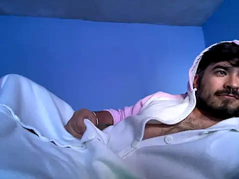 Snapshot of Leon__Dark chatting on 10/21/25, 01:45 Leon Dark online show from 10/21/25, 01:45