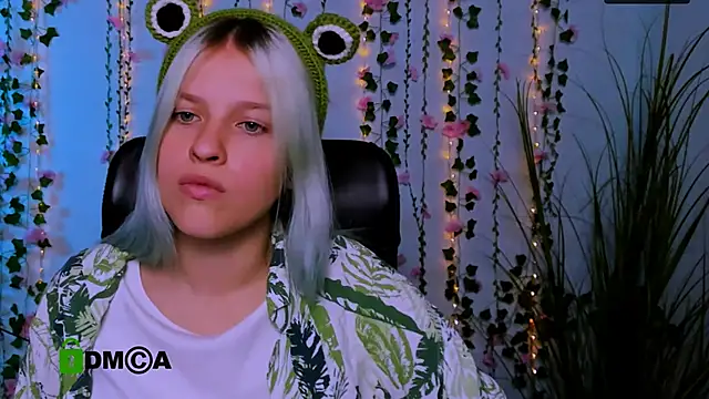 kaela spell  online show from 10/02/25, 01:18