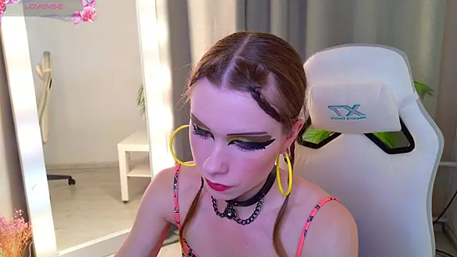 Snapshot of KarenSmitht chatting on 10/09/25, 04:16 KarenSmitht online show from 10/09/25, 04:16