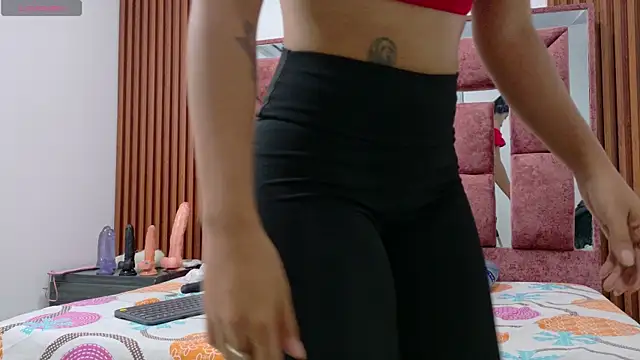 Snapshot of hot_couple42 chatting on 04/10/26, 07:18 hot couple42 online show from 04/10/26, 07:18