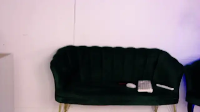 AmiraRees online show from 10/04/25, 06:44