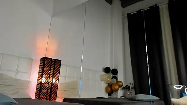 AmiraRees online show from 12/16/25, 06:51