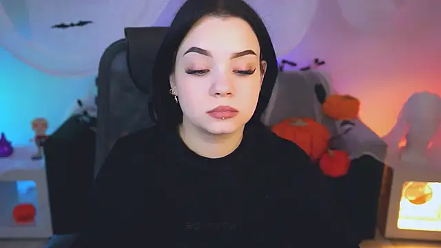 Snapshot of leslierowe_ chatting on 10/19/25, 11:44 leslierowe online show from 10/19/25, 11:44