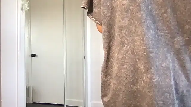 yoursweetestlilly online show from 04/28/26, 04:12
