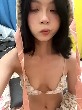 qiqi x online show from 10/10/25, 03:55