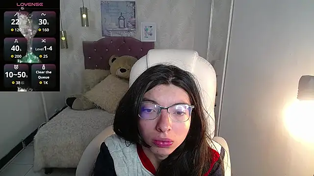 Snapshot of alllyson_ chatting on 11/12/25, 07:46 alllyson online show from 11/12/25, 07:46