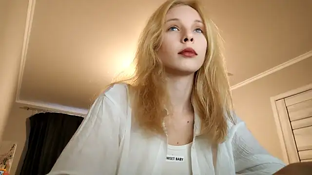 Snapshot of Fafa_Fluff chatting on 09/28/25, 03:06 Fafa Fluff online show from 09/28/25, 03:06