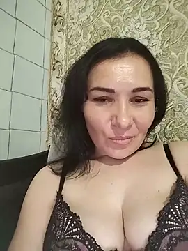 Snapshot of Mia24Blove chatting on 06/07/26, 02:32 Mia24Blove online show from 06/07/26, 02:32