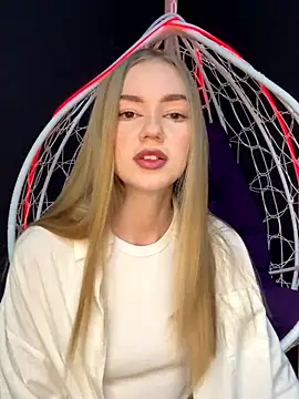 MilaMoone online show from 10/05/25, 10:02