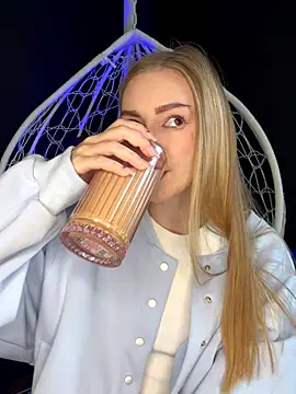 MilaMoone online show from 10/14/25, 10:38