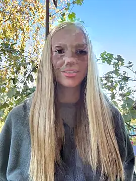 MilaMoone online show from 10/17/25, 11:57