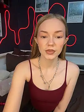 Snapshot of MilaMoone chatting on 02/15/26, 11:08 MilaMoone online show from 02/15/26, 11:08