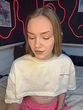 Snapshot of MilaMoone chatting on 02/17/26, 11:07 MilaMoone online show from 02/17/26, 11:07