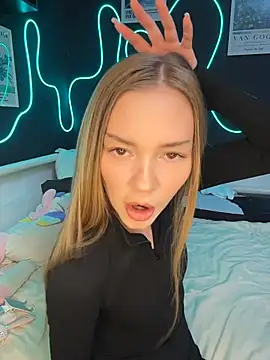 Snapshot of MilaMoone chatting on 02/18/26, 01:07 MilaMoone online show from 02/18/26, 01:07