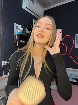 Snapshot of MilaMoone chatting on 02/21/26, 10:27 MilaMoone online show from 02/21/26, 10:27