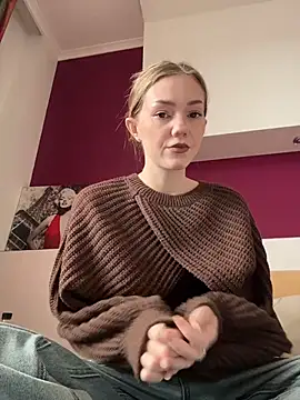 Snapshot of MilaMoone chatting on 02/25/26, 11:31 MilaMoone online show from 02/25/26, 11:31