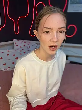 MilaMoone online show from 04/09/26, 11:15