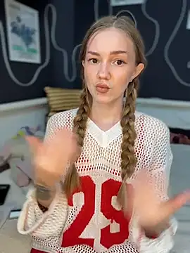 MilaMoone online show from 06/14/26, 12:07