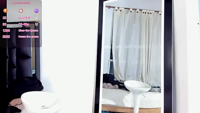 Snapshot of ArexBlakk chatting on 11/25/25, 12:38 ArexBlakk online show from 11/25/25, 12:38