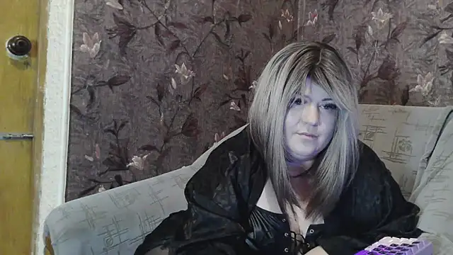 YuliiaSan online show from 04/21/26, 05:50