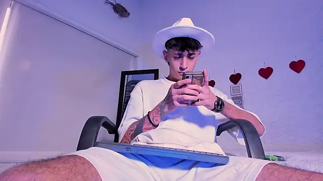 Snapshot of j_martony chatting on 09/17/25, 12:18 j martony online show from 09/17/25, 12:18