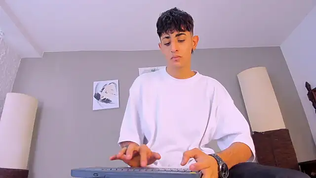 Snapshot of j_martony chatting on 09/23/25, 12:19 j martony online show from 09/23/25, 12:19