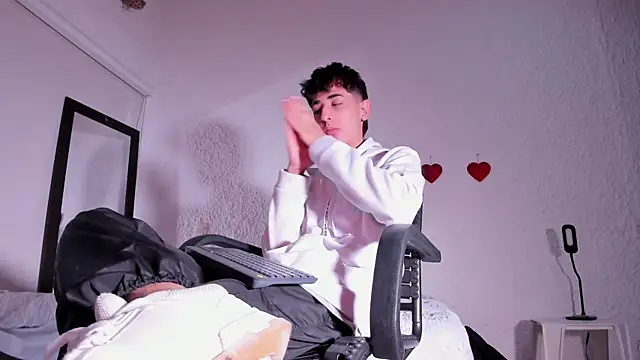 Snapshot of j_martony chatting on 09/25/25, 11:58 j martony online show from 09/25/25, 11:58