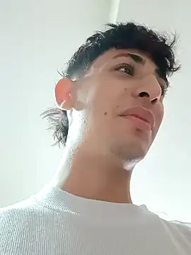 Snapshot of j_martony chatting on 09/30/25, 02:22 j martony online show from 09/30/25, 02:22