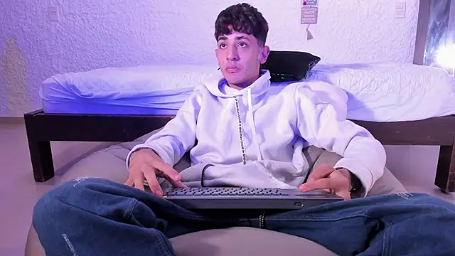 Snapshot of j_martony chatting on 10/01/25, 11:49 j martony online show from 10/01/25, 11:49