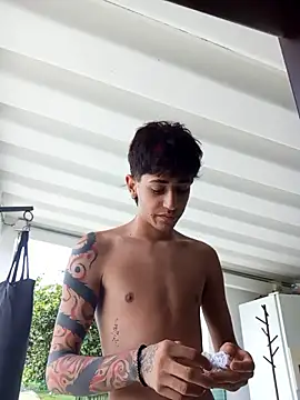 Snapshot of j_martony chatting on 10/10/25, 04:17 j martony online show from 10/10/25, 04:17