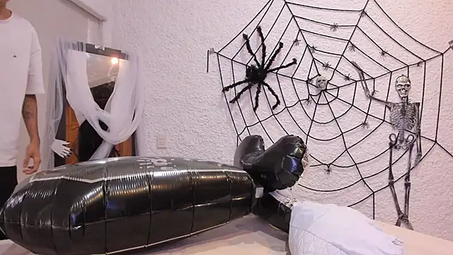 Snapshot of j_martony chatting on 10/15/25, 11:43 j martony online show from 10/15/25, 11:43