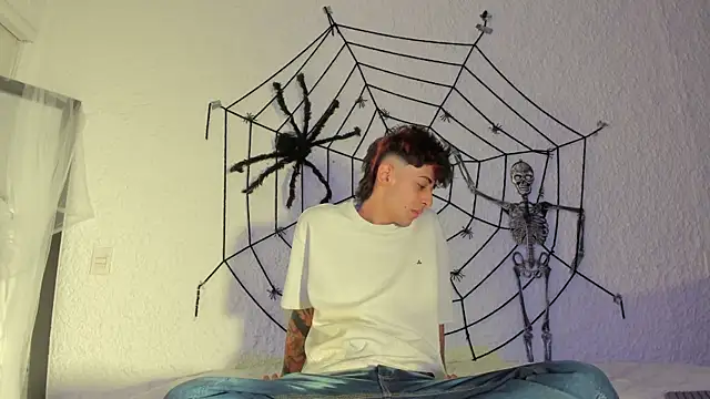 Snapshot of j_martony chatting on 10/23/25, 12:04 j martony online show from 10/23/25, 12:04