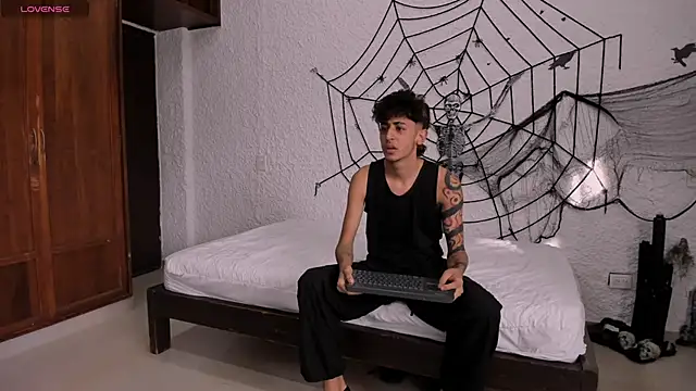 Snapshot of j_martony chatting on 11/01/25, 12:18 j martony online show from 11/01/25, 12:18