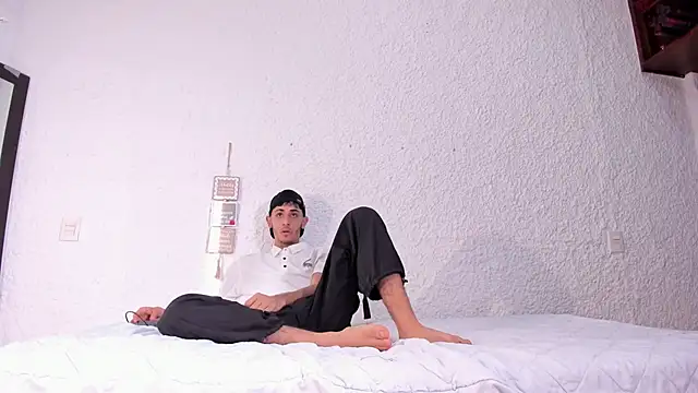 Snapshot of j_martony chatting on 11/15/25, 12:13 j martony online show from 11/15/25, 12:13