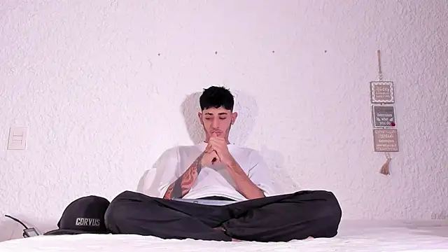 Snapshot of j_martony chatting on 11/17/25, 12:22 j martony online show from 11/17/25, 12:22