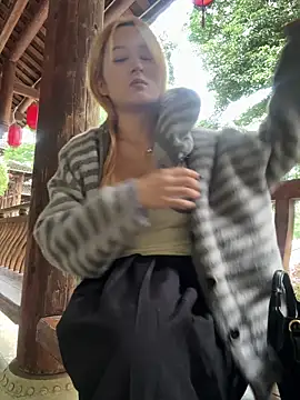 Snapshot of yuki_june chatting on 11/10/25, 08:35 yuki june online show from 11/10/25, 08:35