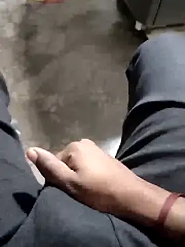 Snapshot of samsharma- chatting on 12/15/25, 07:23 samsharma- online show from 12/15/25, 07:23