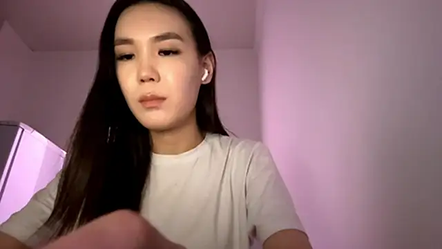 Snapshot of marry_dreams chatting on 12/17/25, 02:12 marry dreams online show from 12/17/25, 02:12