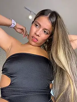 EMILIIA RICHTER   online show from 12/04/25, 07:44